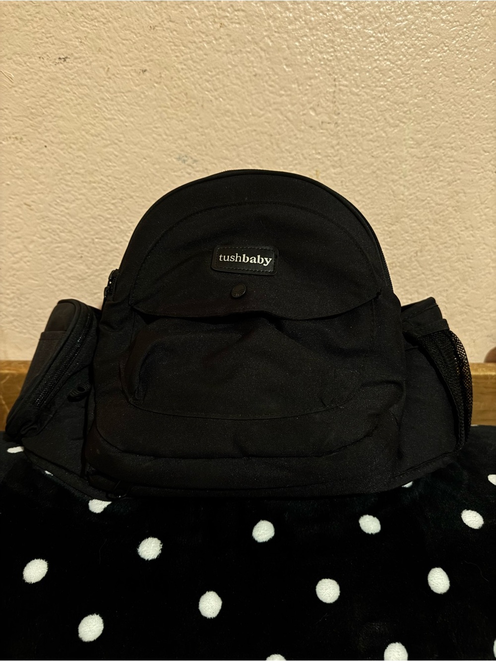 tushbaby Kids Waist Carrier Bag in Black
